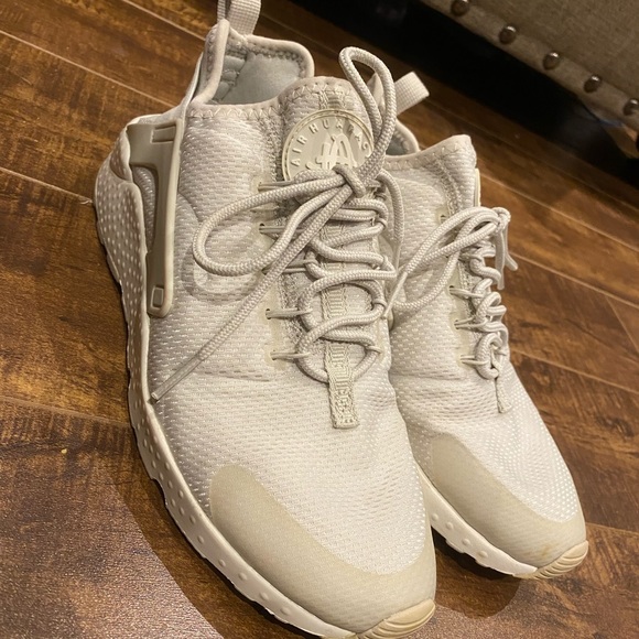 Nike Air Huarache Women’s Shoes - Picture 3 of 7